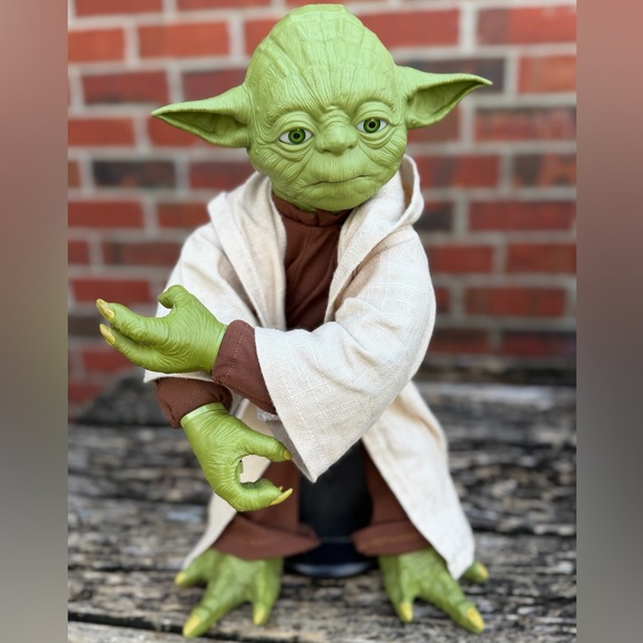 Star Wars Legendary Interactive Jedi Master 16” YODA  115 Phrases 360 Movement - Picture 2 of 11